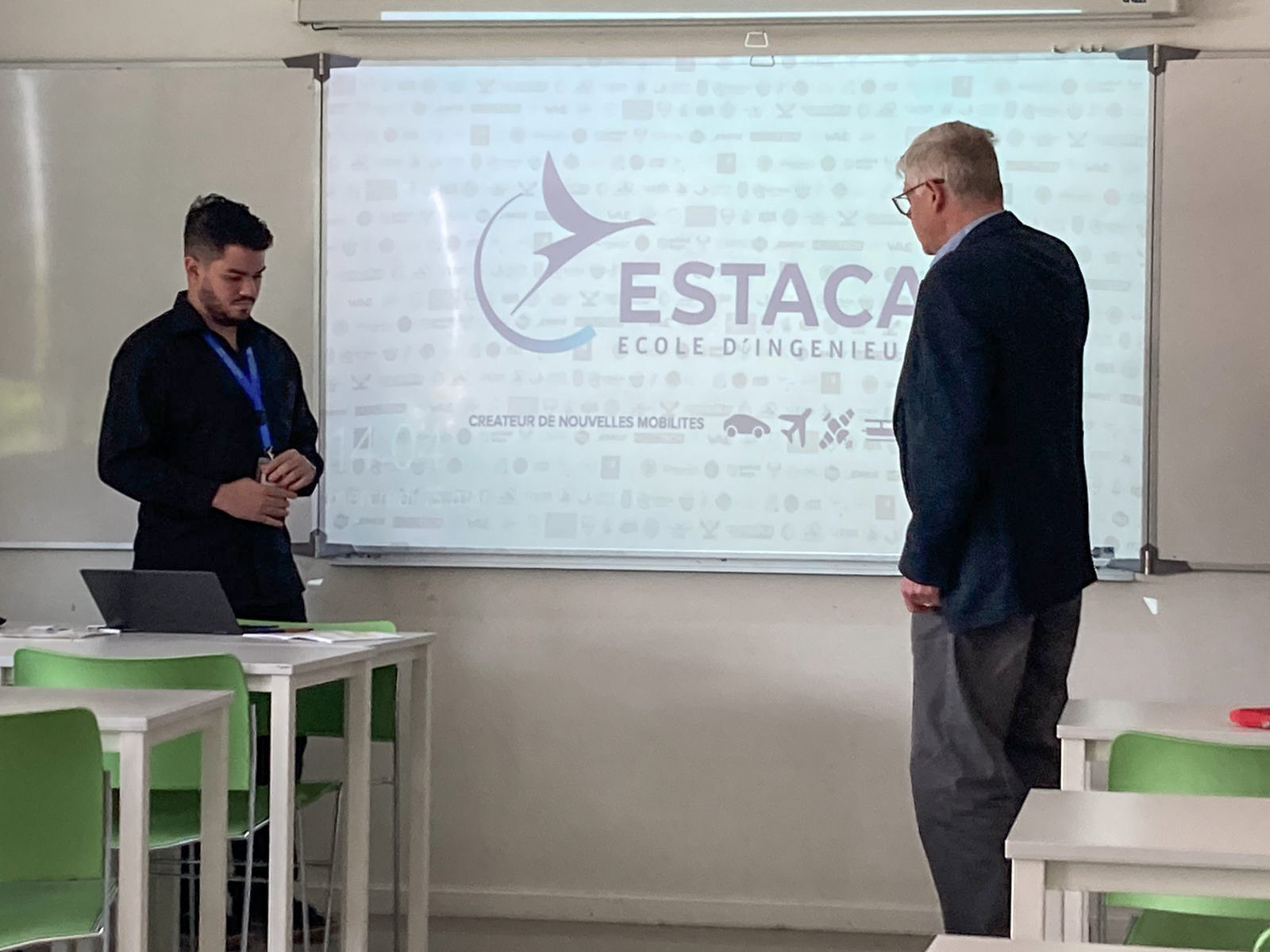 Apresentação de artigo em congresso internacional